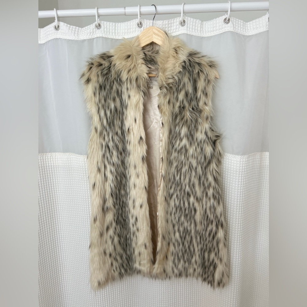 Fabulous Furs Plush Faux Fur Vest, length is mid thigh size Large